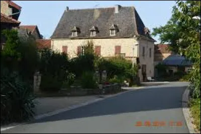 Nous commençons notre première balade de la semaine en Occitanie, à Anglars-Sant-Félix. Village de l'arrondissement de Villefranche-de-Rouergue, dans le Ségala, il se situe dans le département ...