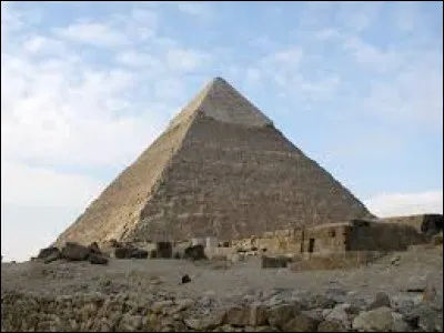 Dans quel pays la pyramide de Khéphren est-elle située ?