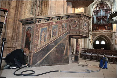 "Du haut de sa ---, dom Balaguère pense à la bonne --- qui l'attend au château, pas seulement la --- des fruits, et ce repas sera très ---, mon --- !"
À vous de placer tous les "ch---" !