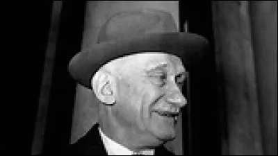 LEurope ne se fera pas dun coup, ni dans une construction densemble. Elle se fera par des réalisations concrètes, créant dabord une solidarité de fait. 
Cette phrase, vous la connaissez, à chaque fois que vous avez un chèque en main, vous la voyez mais vous ne pouvez pas la lire sans une loupe.
De qui est-elle ?