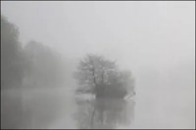 À quelle loi, Aurore Dupin, baronne Dudevant, faisait-elle référence en demandant l'autorisation de porter des pantalons ?