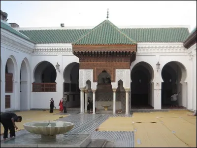 La plus ancienne université du monde toujours en activité se trouve ...