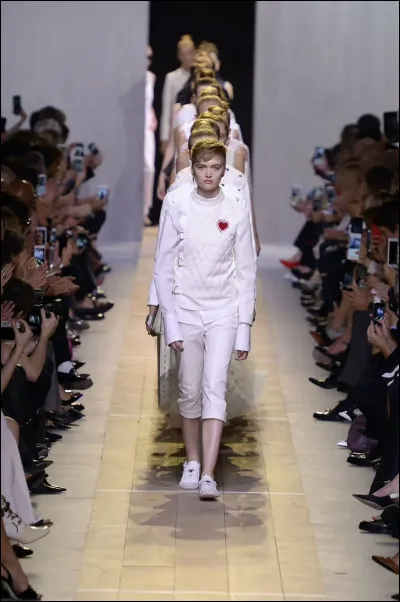 Qui a été la première femme à la tête de la maison Dior ?