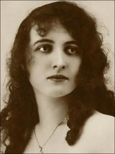 Qui est Agnès Souret ?