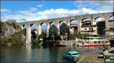 Je vous attends en Auvergne-Rhône-Alpes au pied de l'aqueduc de Saint-Nazaire-en-Royans. Commune de l'arrondissement de Die, sur les bords de l'Isère, elle se situe dans le département ...