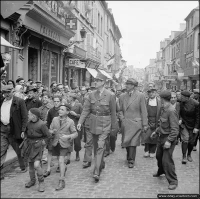 Le 14 juin 1944, après son débarquement à Graye-sur-Mer en Normandie, Charles de Gaulle se dirige vers Bayeux pour y nommer le premier commissaire de la République. De qui s'agit-il ?
