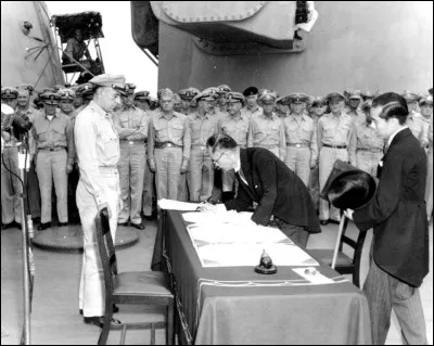 Complétez : Le 2 septembre 1945, l'empereur du Japon a officiellement reconnu sa défaite en signant, avec le général ..., le document de capitulation sans condition à bord du cuirassé américain Missouri.