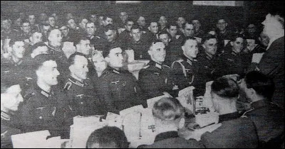 Le 25 décembre, une rencontre entre Hitler et Darlan s'est déroulée à Beauvais, mais en quelle année cela s'est-il produit ?