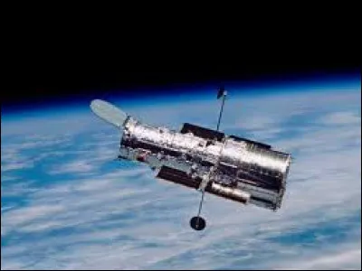 En quelle année fut lancé dans l'espace le télescope spatial "Hubble" ?