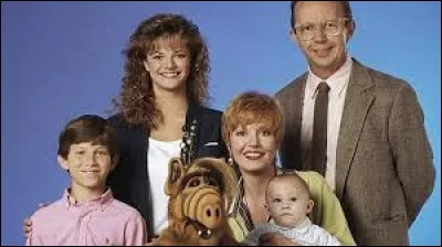 Dans la série télévisée "Alf", chez quelle famille l'extraterrestre arrive-t-il à bord de son vaisseau spatial ?