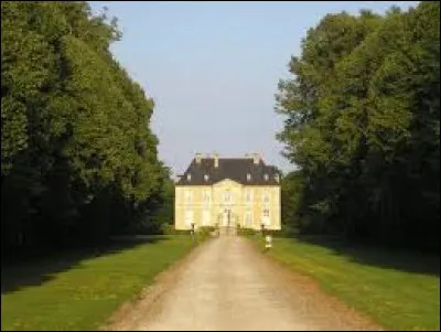 Notre balade prend fin au ch&acirc;teau du Mesnil-d'O, &agrave; Vieux-Fum&eacute;. Ancienne commune de l'arrondissement de Lisieux, elle se situe dans le d&eacute;partement ...