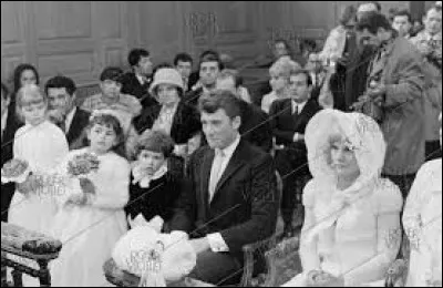 Quelles nationalités possède Sylvie Vartan ?