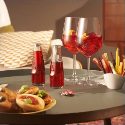 Attention l'abus d'alcool est dangereux ! Seuls un verre ou deux sont permis.
Et si l'alcool ne vous dit rien, laissez-vous tenter par un verre de San Pellegrino, apéritif sans alcool aux saveurs fruitées des agrumes ! Qu'ajoute-t-on dans le verre ?