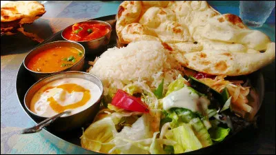 Lequel de ces plats est typique de la cuisine indienne ?