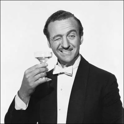 Quelle actrice incarne une blanchisseuse qui &eacute;pouse un lord anglais jou&eacute; par David Niven dans le film "Lady L" ?