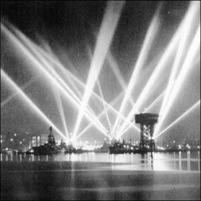 Quel v&eacute;hicule, parfois appel&eacute; MOC, a &eacute;t&eacute; impliqu&eacute; dans la "bataille de Los Angeles" en 1942 ?