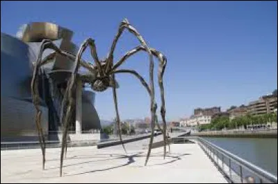 Comment Louise Bourgeois a-t-elle appelée cette sculpture monumentale de 9 mètres de haut, représentant une immense araignée ?