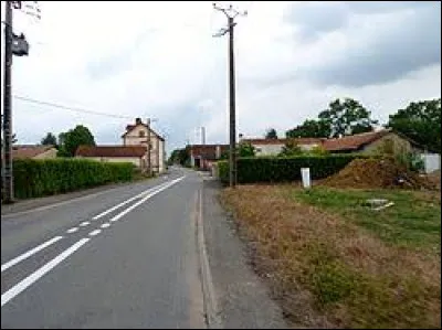 Aujourd'hui nous commençons notre balade en Nouvelle-Aquitaine, Castillon (près de Lembeye). Petit village de 78 habitants, dans l'aire d'attraction Paloise, il se situe dans le département ...