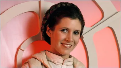 4. Leia Organa - Grâce à quel droïde envoie-t-elle un message qui atterrira (comme par hasard) chez Luke ?