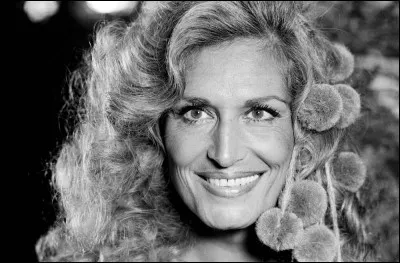 Dans quelle rue de Paris se trouve l'hôtel particulier de Dalida ?