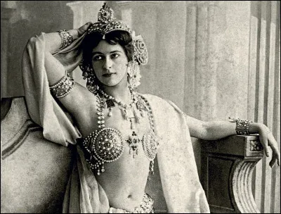 Cette femme était française.