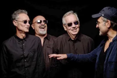 Quel groupe de pop devient célèbre avec son premier tube "Plus près des étoiles" ?