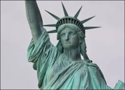 Combien de pointes compte la couronne de la statue de la Liberté ?