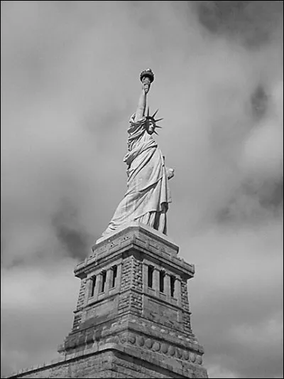 Comment s'appelle originellement la statue de la Liberté ?