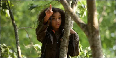 Comment est habillée Rue ?