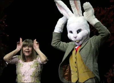 Qui le lapin tue-t-il dans la chanson de Chantal Goya ?