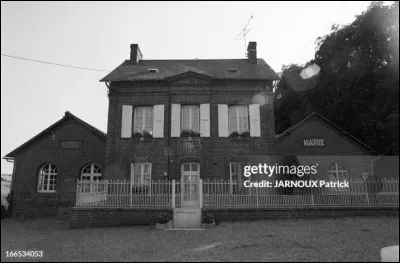 Quel est le pseudonyme d'André Raimbourg ?