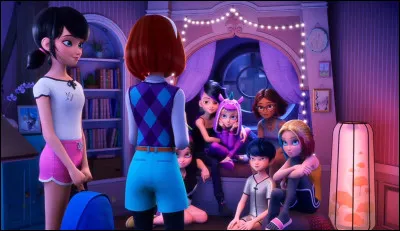 Quand Alya dit-elle à Marinette que leur soirée film entre copines se déroule ?