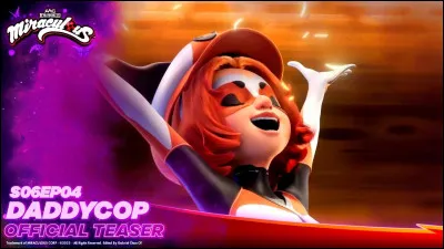 Quel accessoire Sabrina porte-t-elle sur la tête, une fois transformée en Traquemoiselle, grâce au Miraculous du Chien ?