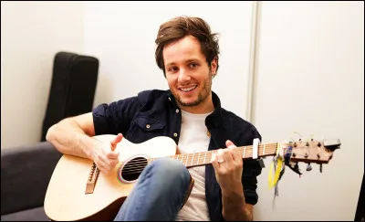 Le chanteur Vianney a repris le célèbre titre "Cette année-là" de Claude François en 2016.