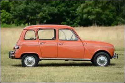 Sur cette photo, on y voit une Renault...