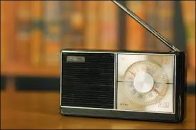 Complétez le nom de cette radio française créée en 1955 : "Europe...