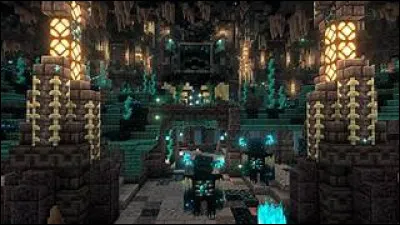 À quelle couche apparaissent les Cités Antiques ?