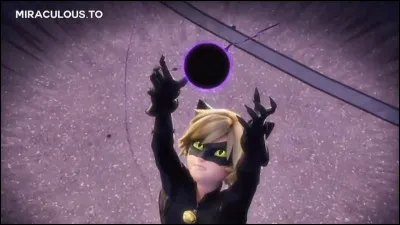 Après ''Miraculous Ladybug !'', formule destinée à réparer les dégâts physiques et matériels causés par un super-vilain, quelle formule similaire est prononcée par un autre super-héros ?