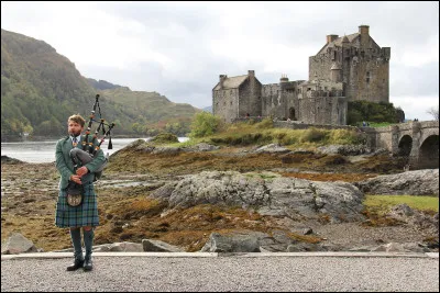 Dans quel pays les habitants portent-ils traditionnellement un kilt ?