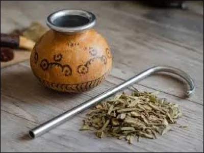 Quelle boisson traditionnelle argentine est consommée avec une paille en métal ?