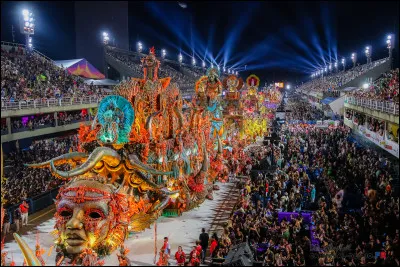 Quelle ville détient le record du plus grand carnaval au monde ?