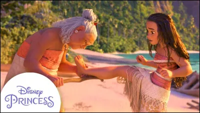 Que montre Tala &agrave; sa grand-fille ?
