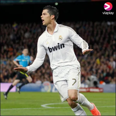 En quelle année Ronaldo a-t-il marqué le plus de buts sur une seule année civile (club + sélection) ?