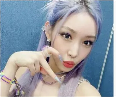 C'est la meilleure façon d'attendrir les fans ! Avoir des gestes et mimiques enfantins fait l'unanimité et la posture se désigne par le terme suivant :