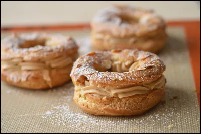 Quel est l'ingrédient principal de la crème dans un paris-brest traditionnel ?