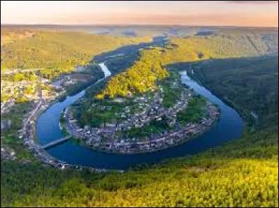 La Belgique est traversée par trois fleuves, lYser, lEscaut et :