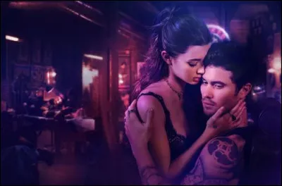 Cette affiche illustre un film avec notamment l'acteur Chase Stokes. Quel est le titre ?