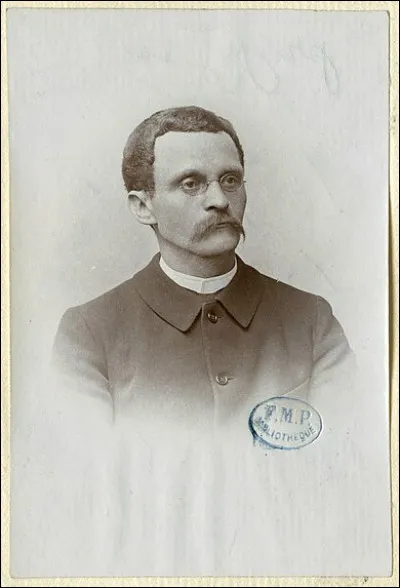 Quel mois a vu la mort de César Roux en 1934 ?