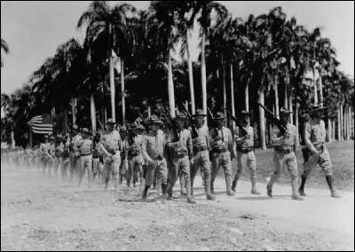 À quelle date les Marines ont-ils quitté Haïti, occupée depuis 1915, sans avoir pu consolider la démocratie ?