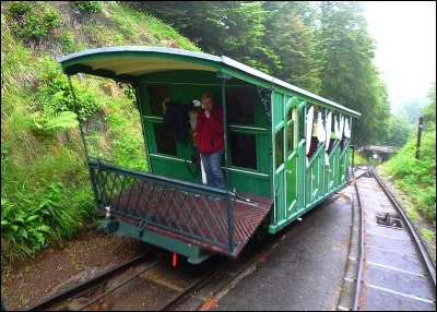 Quel nom portait le cône métallique servant à graisser les rotis, les poulardes ?